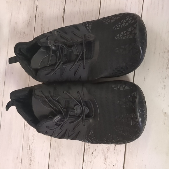 Unisex Water Shoes in Black or Gray - Picture 9 of 12